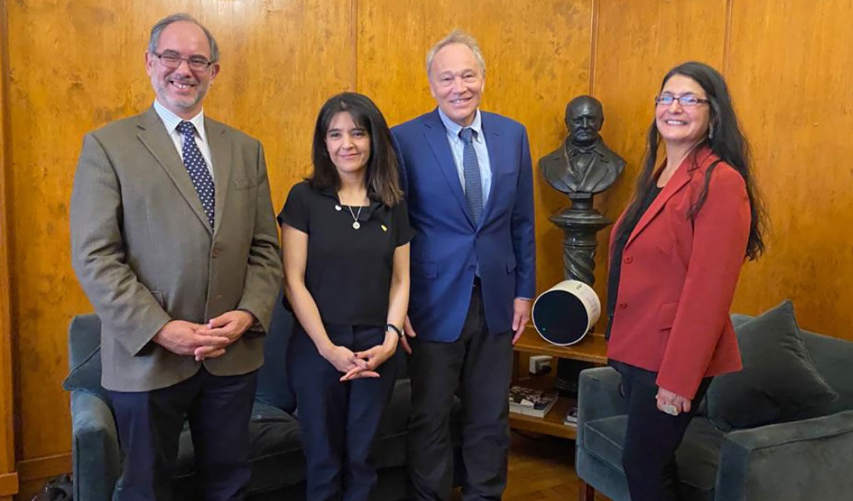 Profesor Tim Bakken, fulbright specialist, comparte experiencias con docentes de derecho UChile