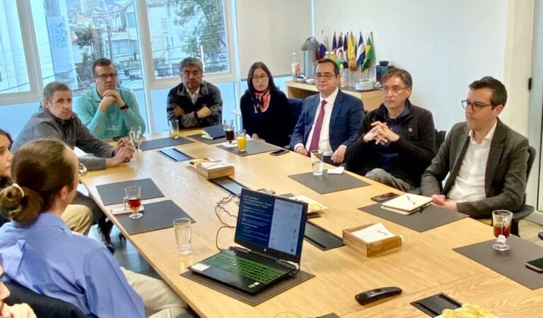 Adrian Wong, Fulbrighter de la University of Illinois, expone en el 3er. Seminario de Investigación PUCV