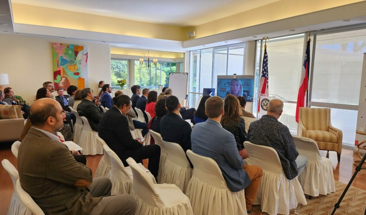 Emotivo Encuentro Celebra los 45 Años del Programa Hubert H. Humphrey