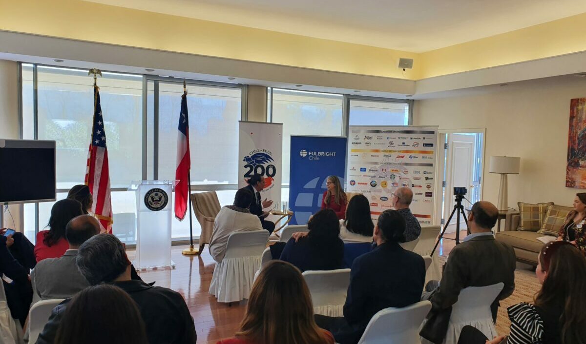 Emotivo Encuentro Celebra los 45 Años del Programa Hubert H. Humphrey